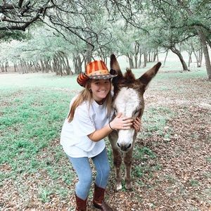 Meet your Posher, Chloe